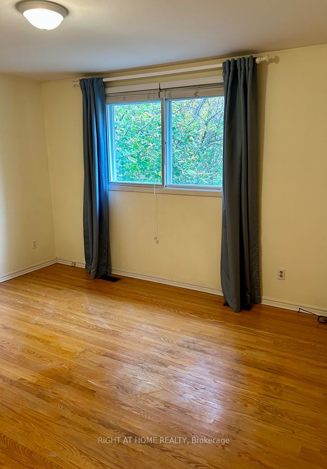 94 Southdale Drive, Markham, ON L3P 1K2 11