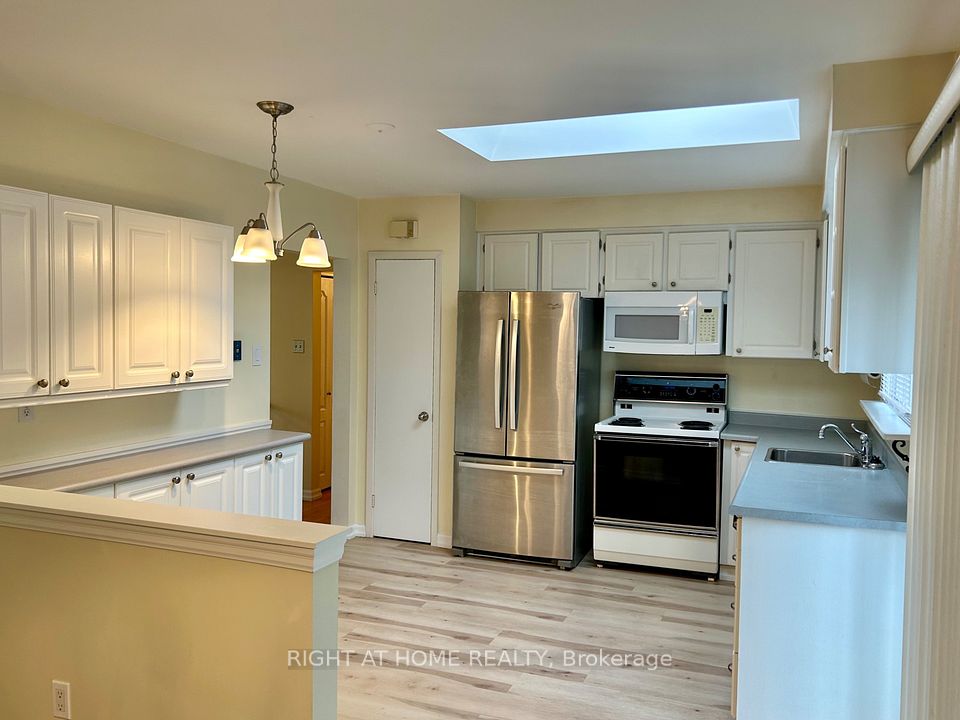 94 Southdale Drive, Markham, ON L3P 1K2 6