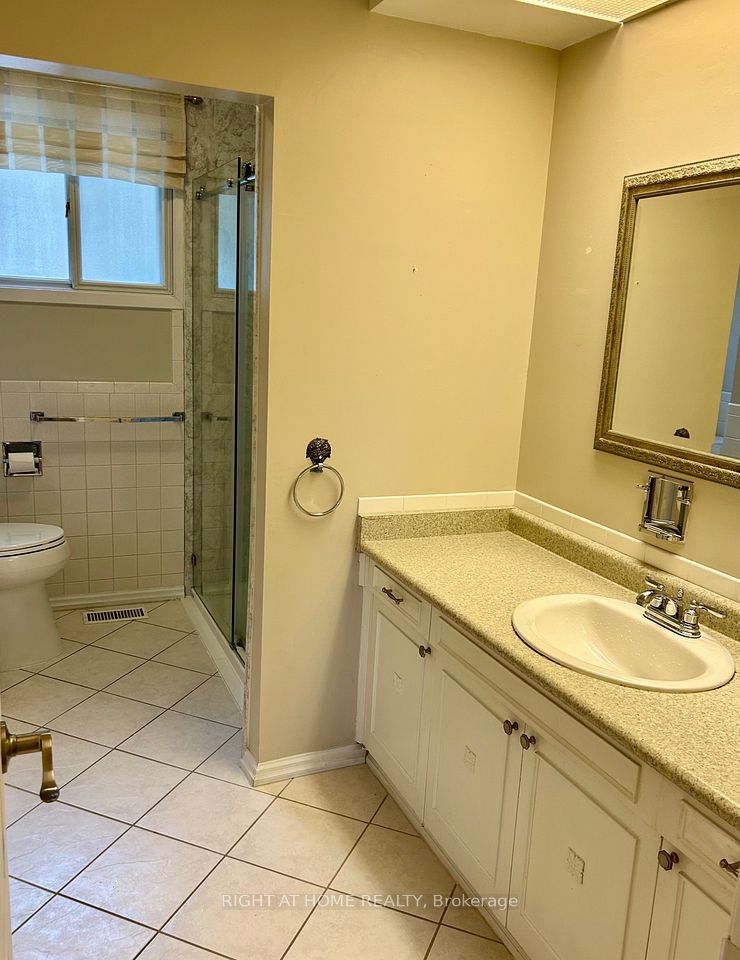 94 Southdale Drive, Markham, ON L3P 1K2 9