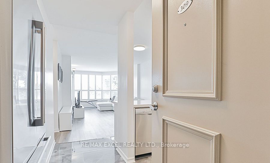 9 Chalmers Road 309, Richmond Hill, ON L4B 3N3 8
