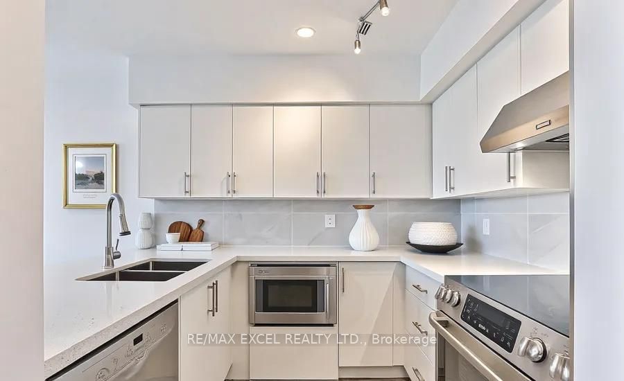 9 Chalmers Road 309, Richmond Hill, ON L4B 3N3 10