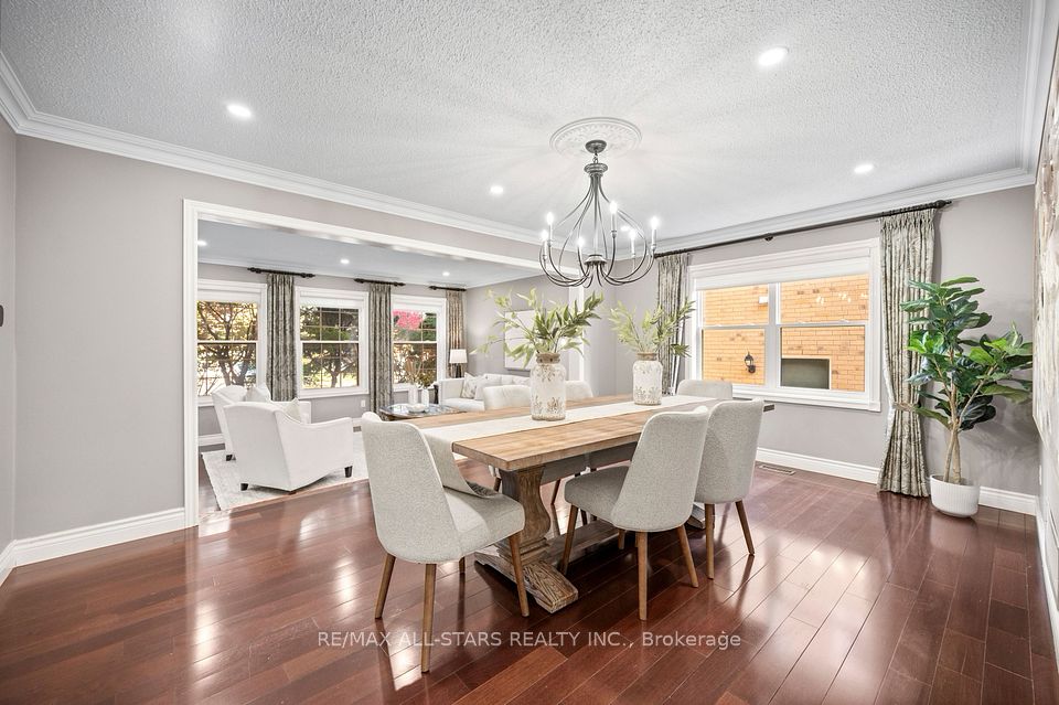 23 Charrington Crescent, Markham, ON L3R 0R3 14