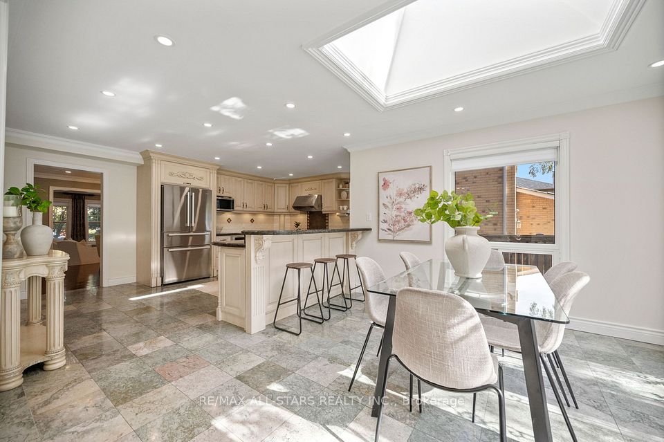 23 Charrington Crescent, Markham, ON L3R 0R3 15