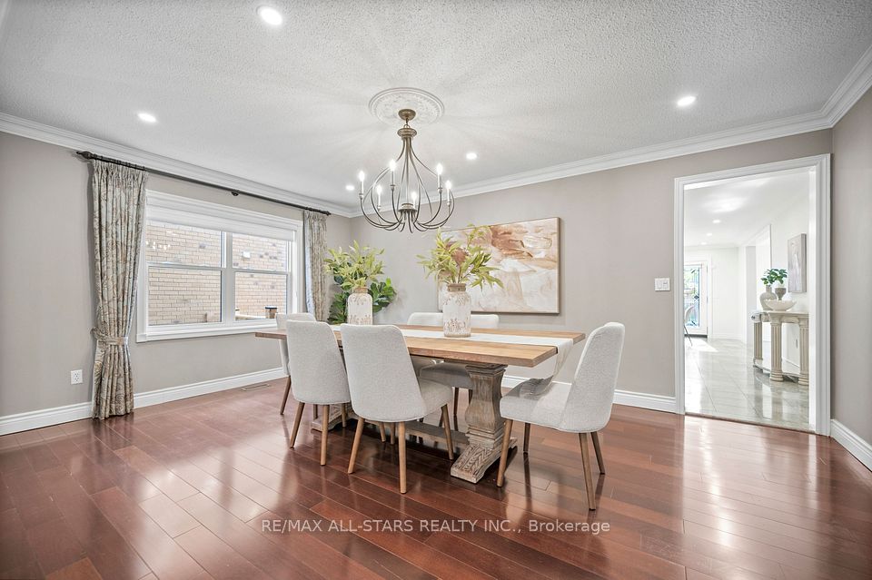 23 Charrington Crescent, Markham, ON L3R 0R3 13