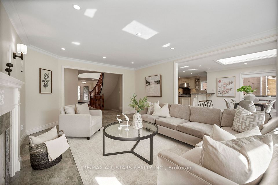 23 Charrington Crescent, Markham, ON L3R 0R3 22