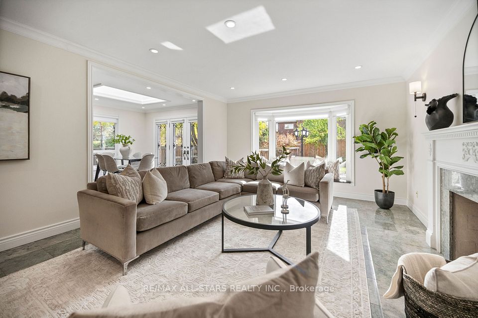 23 Charrington Crescent, Markham, ON L3R 0R3 21