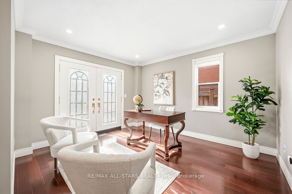 23 Charrington Crescent, Markham, ON L3R 0R3 24