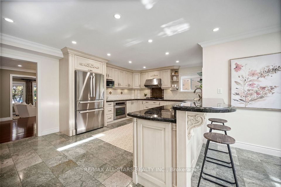 23 Charrington Crescent, Markham, ON L3R 0R3 16