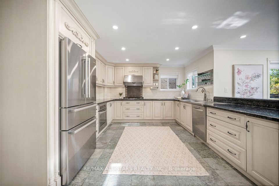 23 Charrington Crescent, Markham, ON L3R 0R3 17