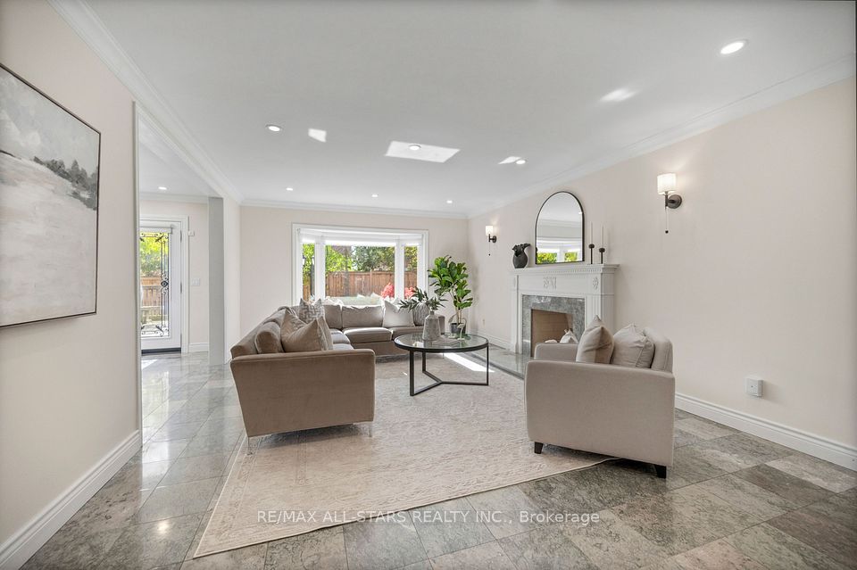23 Charrington Crescent, Markham, ON L3R 0R3 20