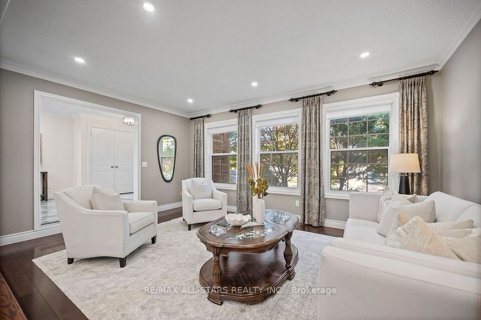 23 Charrington Crescent, Markham, ON L3R 0R3 11