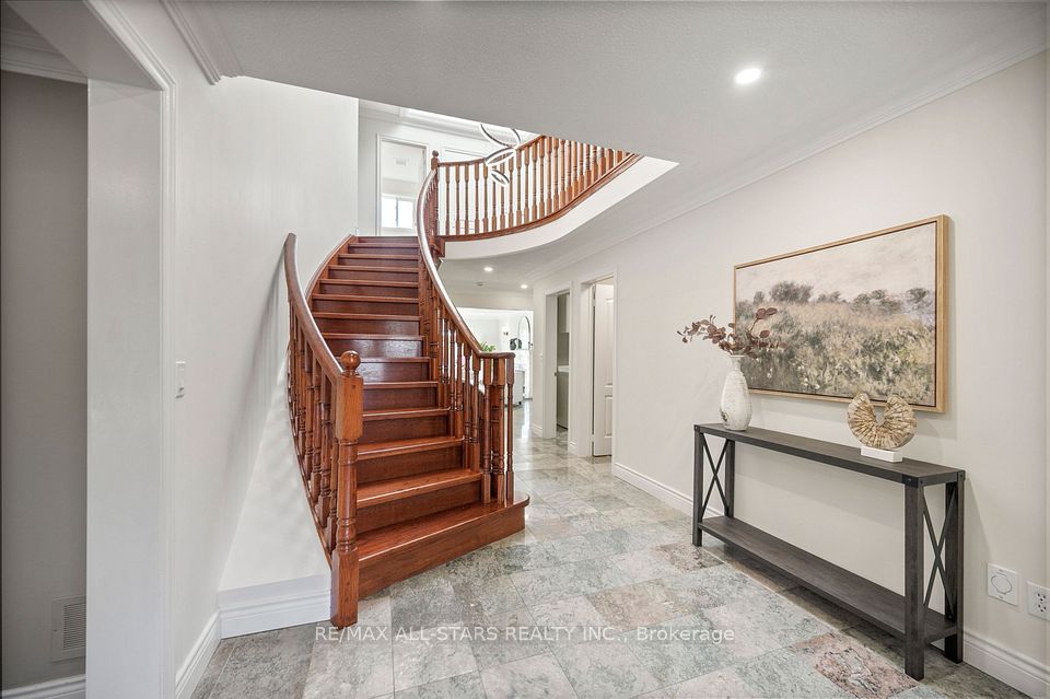 23 Charrington Crescent, Markham, ON L3R 0R3 25