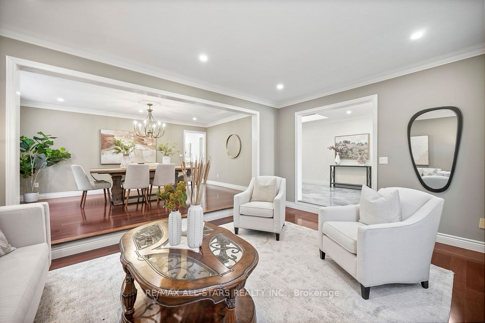 23 Charrington Crescent, Markham, ON L3R 0R3 12