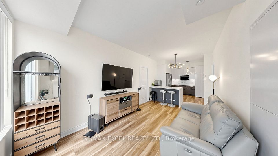 325 South Park Road 312, Markham, ON L3T 0B8 9