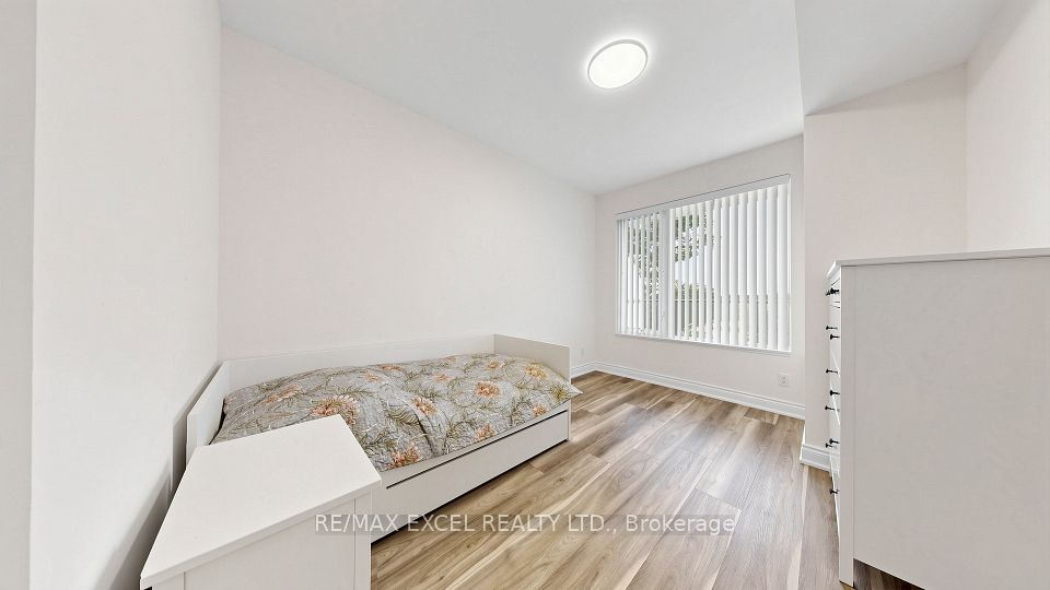 325 South Park Road 312, Markham, ON L3T 0B8 23