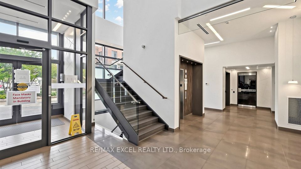 325 South Park Road 312, Markham, ON L3T 0B8 6