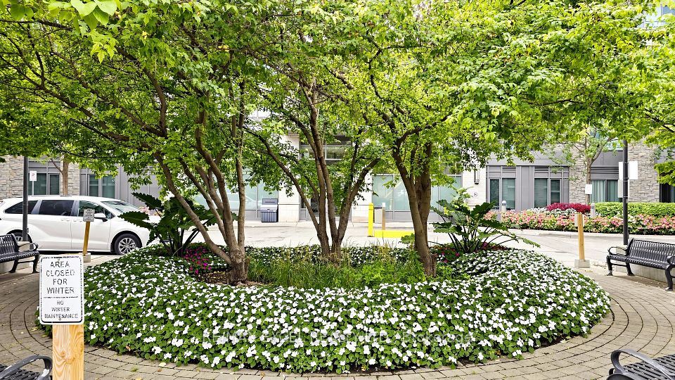 325 South Park Road 312, Markham, ON L3T 0B8 4