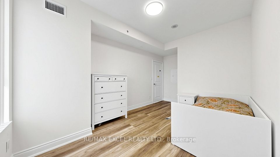 325 South Park Road 312, Markham, ON L3T 0B8 25