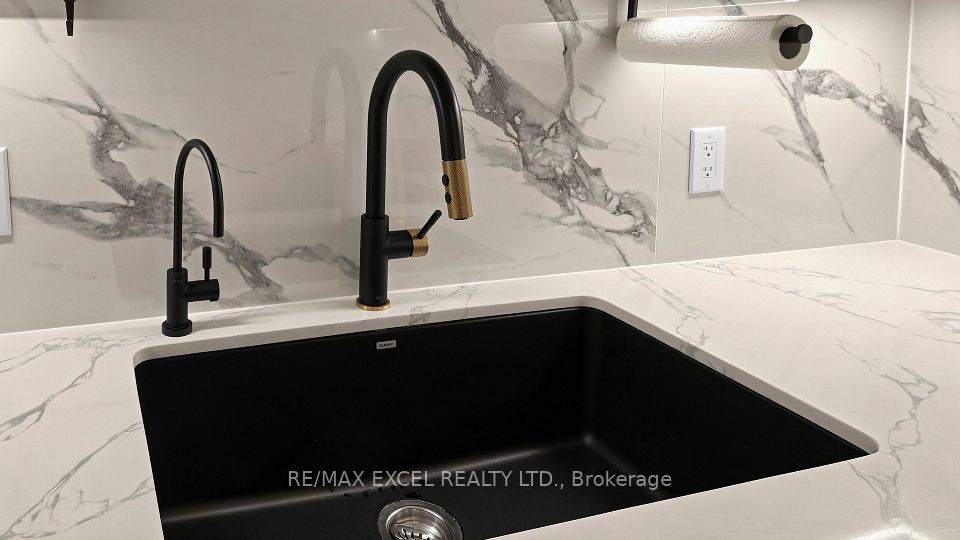 325 South Park Road 312, Markham, ON L3T 0B8 17