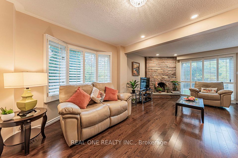 45 JOHN BUTTON Boulevard, Markham, ON L3R 9A7 11
