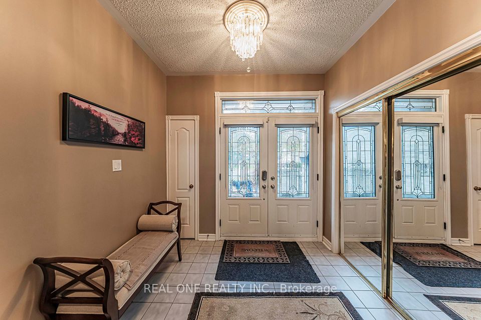 45 JOHN BUTTON Boulevard, Markham, ON L3R 9A7 5