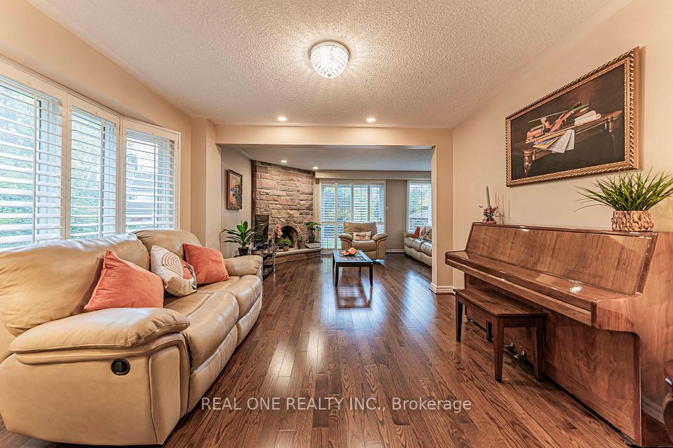 45 JOHN BUTTON Boulevard, Markham, ON L3R 9A7 10