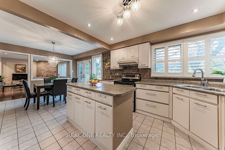 45 JOHN BUTTON Boulevard, Markham, ON L3R 9A7 15