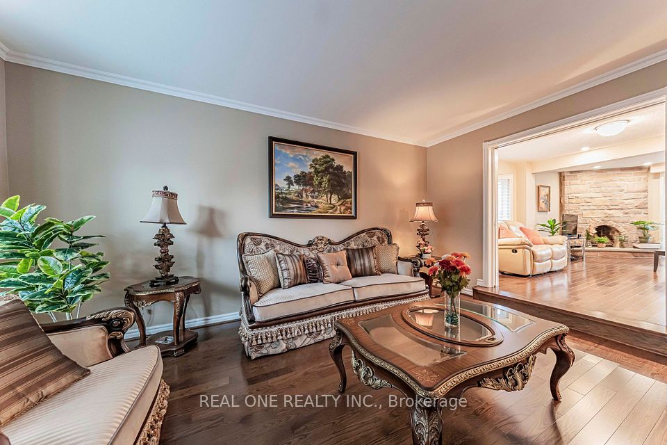 45 JOHN BUTTON Boulevard, Markham, ON L3R 9A7 9
