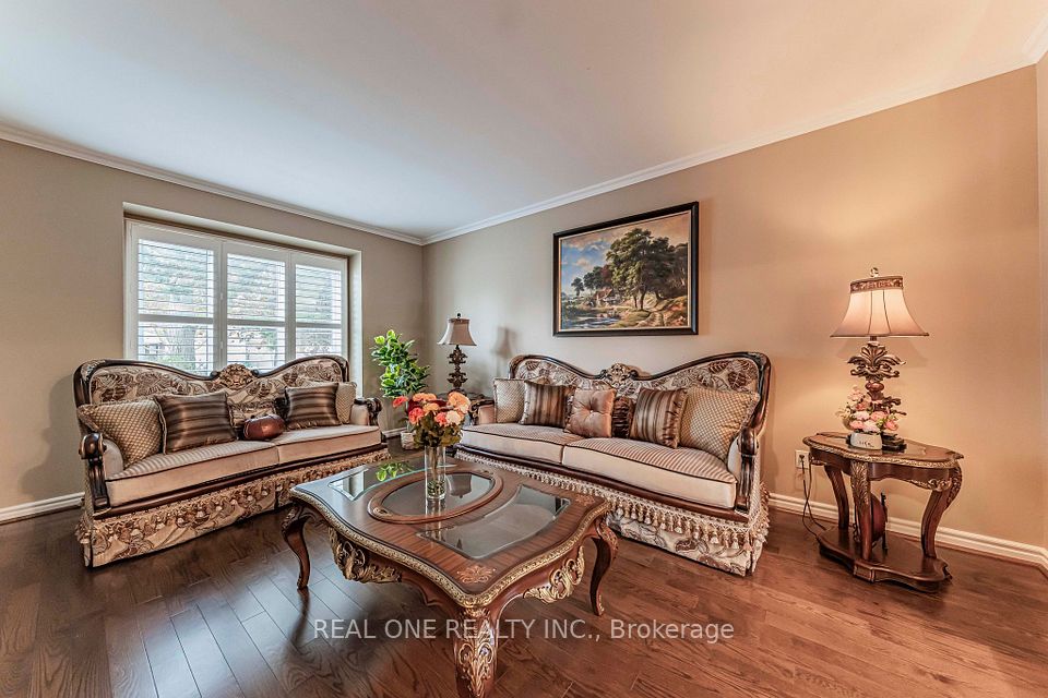 45 JOHN BUTTON Boulevard, Markham, ON L3R 9A7 7