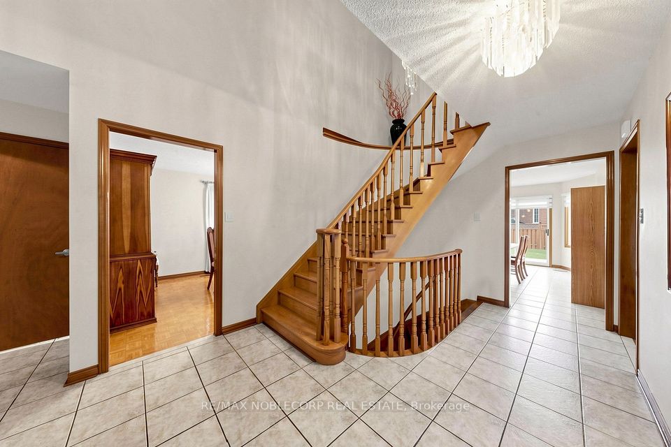 162 Venetian Crescent, Vaughan, ON L4L 5G3 5