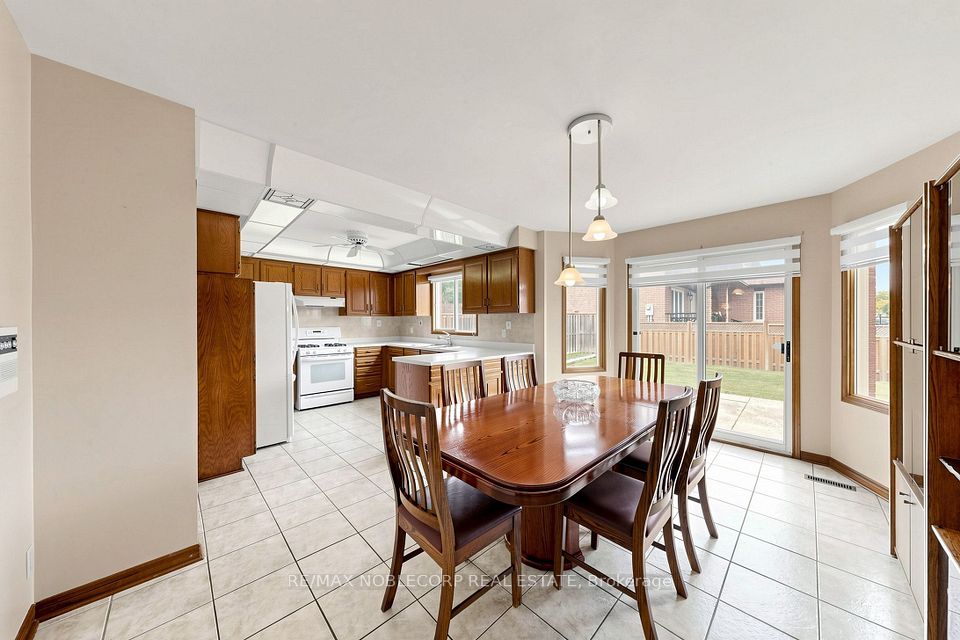 162 Venetian Crescent, Vaughan, ON L4L 5G3 15