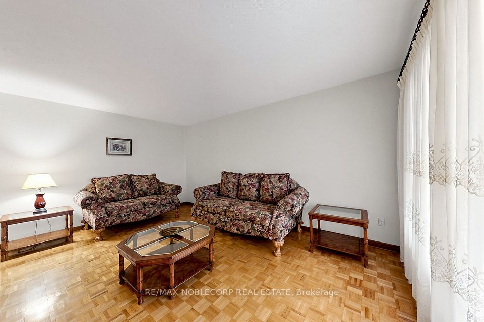 162 Venetian Crescent, Vaughan, ON L4L 5G3 9