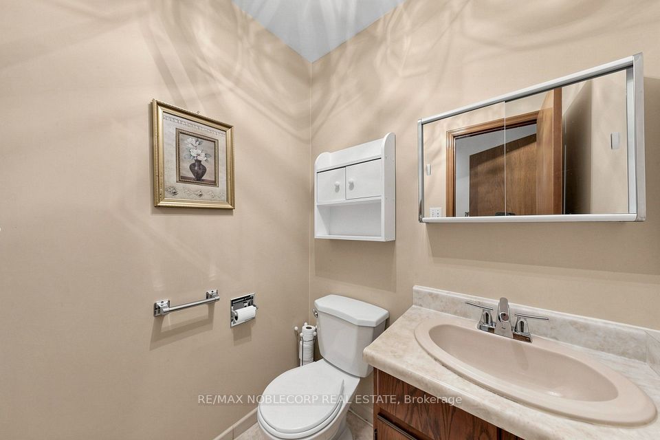 162 Venetian Crescent, Vaughan, ON L4L 5G3 17