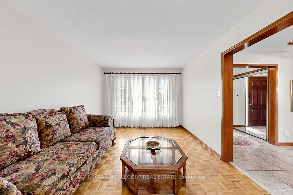 162 Venetian Crescent, Vaughan, ON L4L 5G3 8