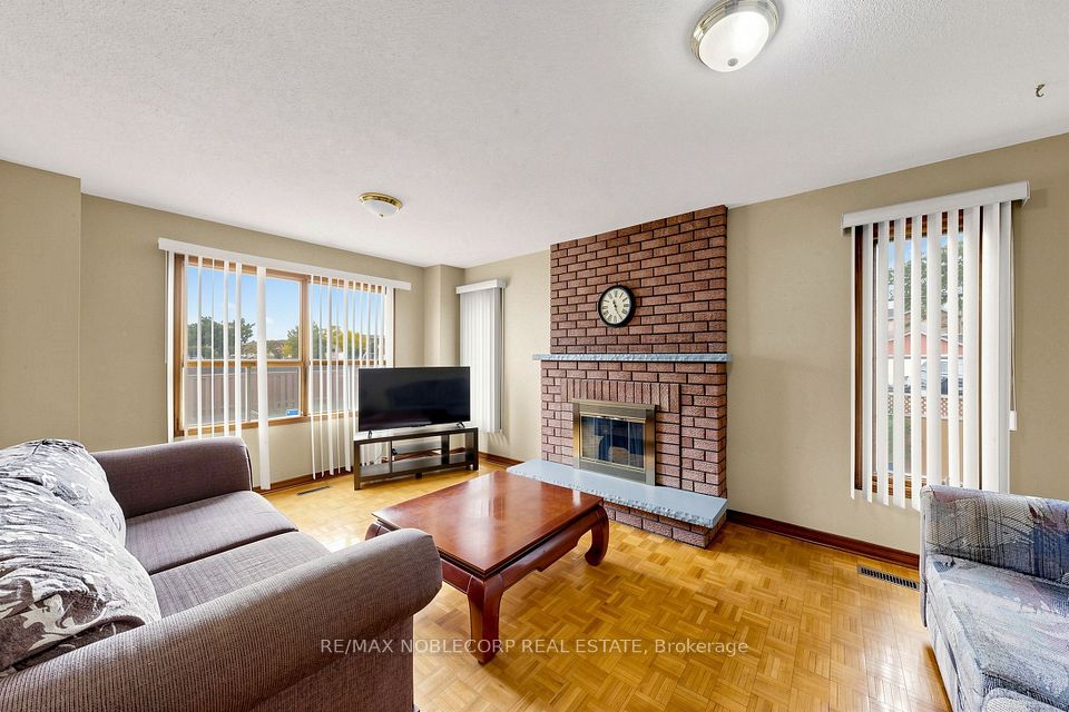 162 Venetian Crescent, Vaughan, ON L4L 5G3 11