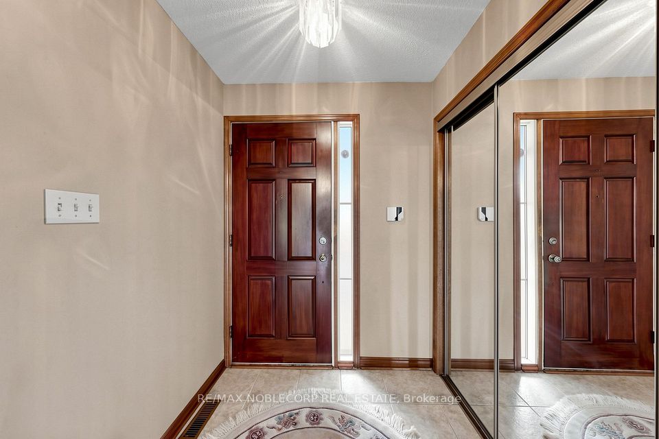 162 Venetian Crescent, Vaughan, ON L4L 5G3 4