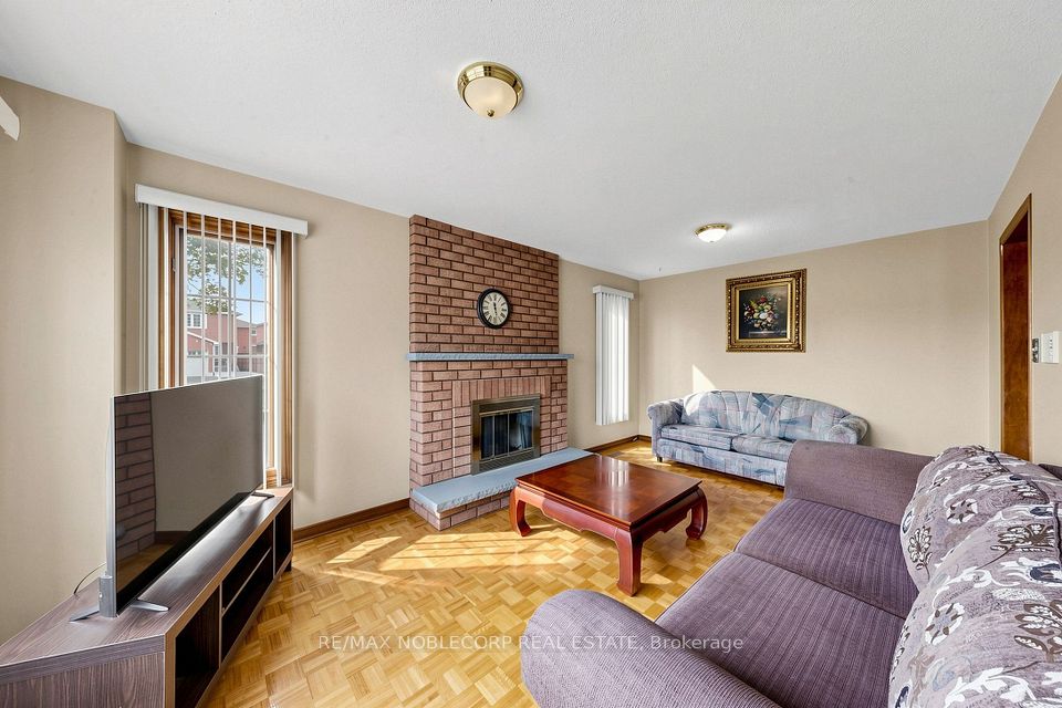 162 Venetian Crescent, Vaughan, ON L4L 5G3 12