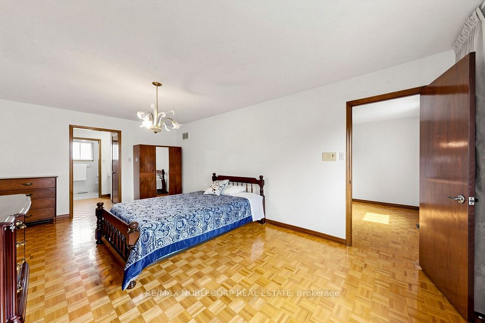 162 Venetian Crescent, Vaughan, ON L4L 5G3 21
