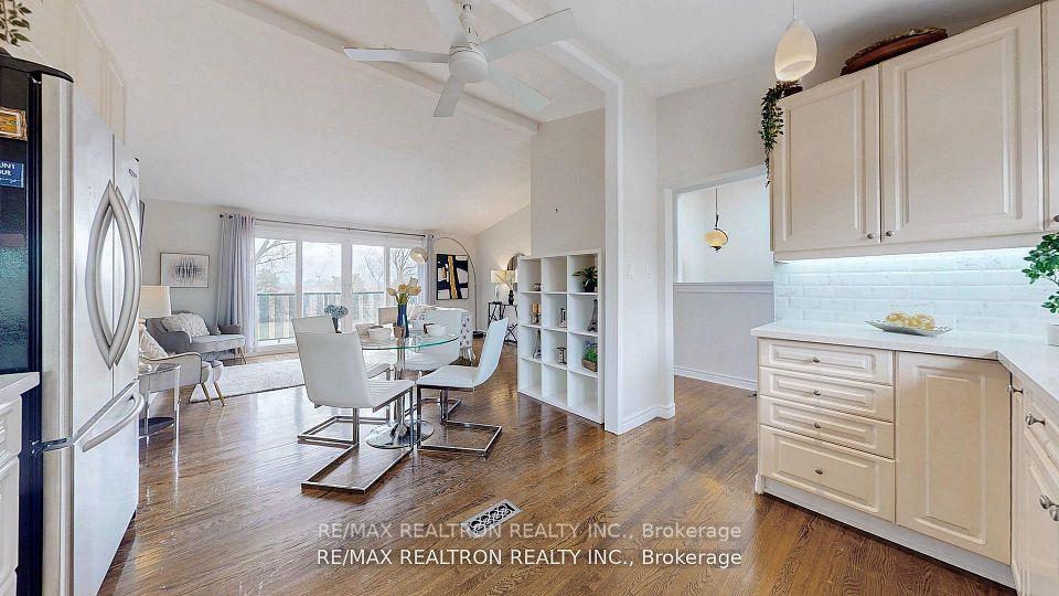 292 Essex Avenue, Richmond Hill, ON L4C 2C2 12