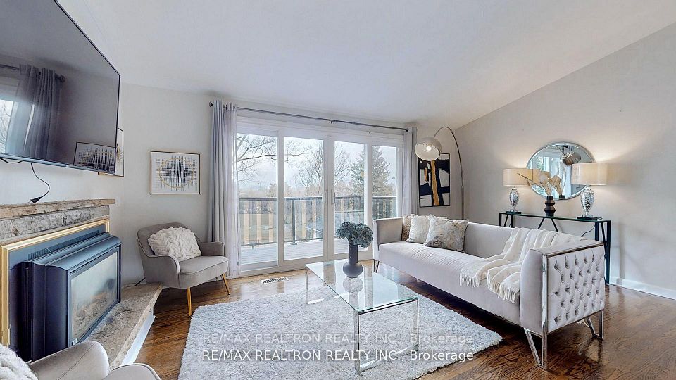 292 Essex Avenue, Richmond Hill, ON L4C 2C2 2