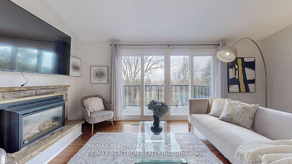 292 Essex Avenue, Richmond Hill, ON L4C 2C2 3