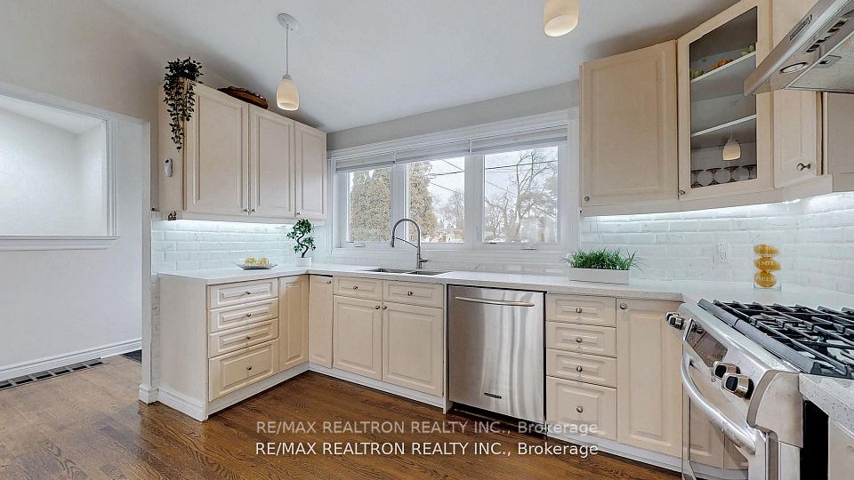 292 Essex Avenue, Richmond Hill, ON L4C 2C2 9