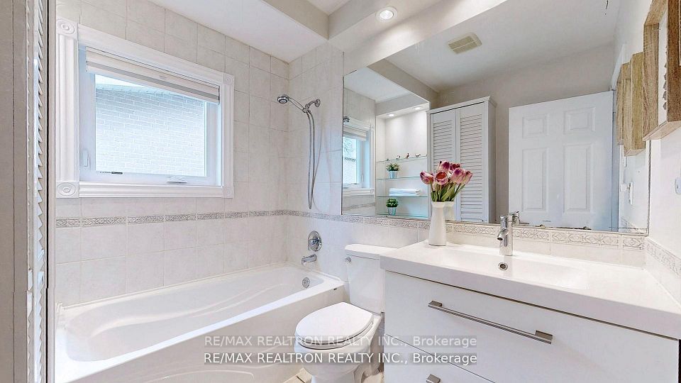 292 Essex Avenue, Richmond Hill, ON L4C 2C2 20