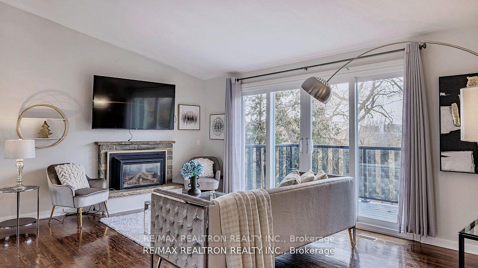 292 Essex Avenue, Richmond Hill, ON L4C 2C2 5