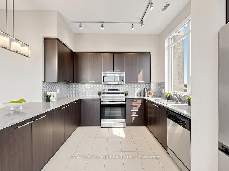 39 Galleria Parkway UPH3, Markham, ON L3T 0A6 17