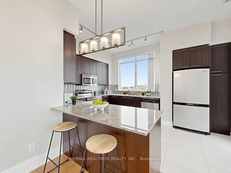 39 Galleria Parkway UPH3, Markham, ON L3T 0A6 16