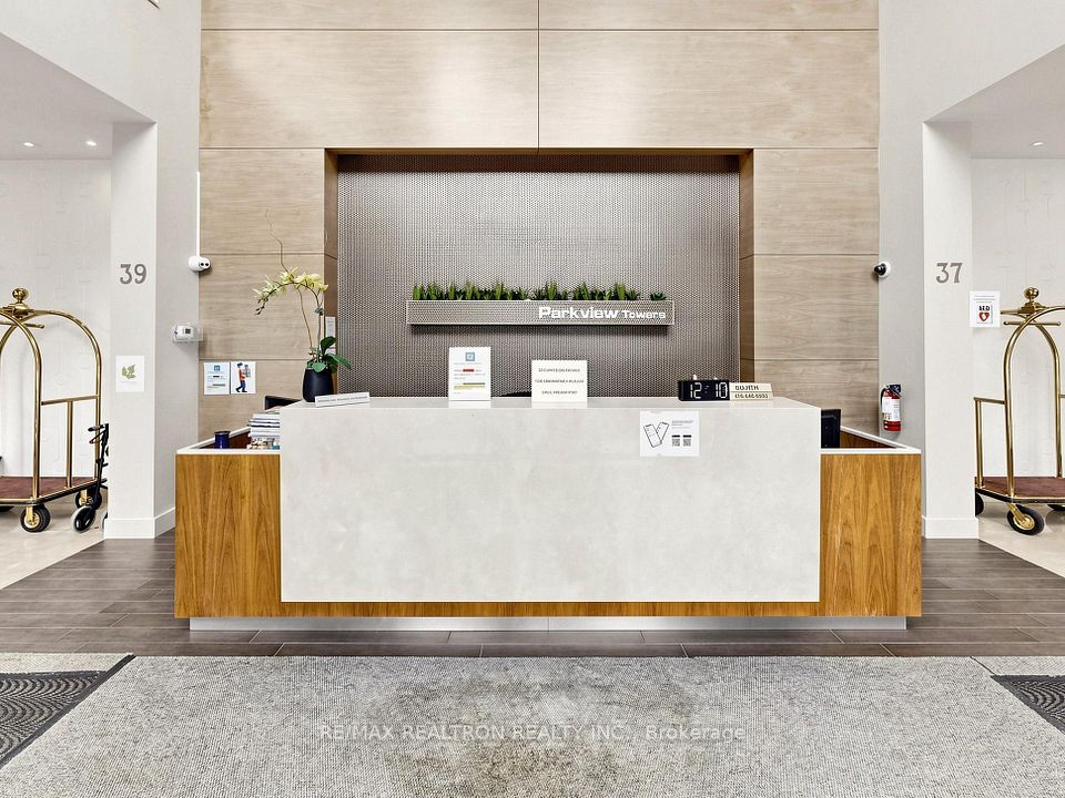 39 Galleria Parkway UPH3, Markham, ON L3T 0A6 3