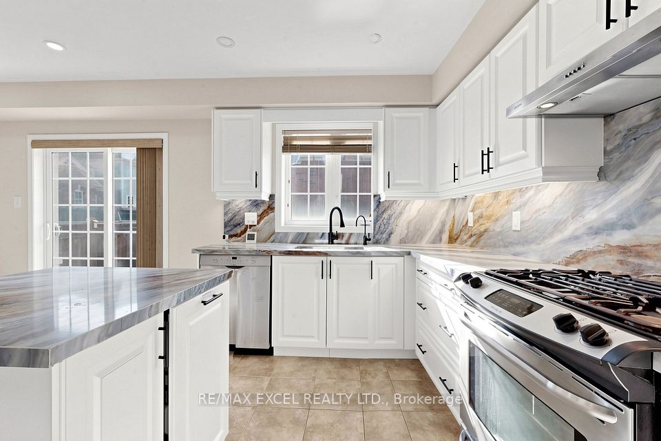 43 Eastern Skies Way, Markham, ON L6E 0N8 13