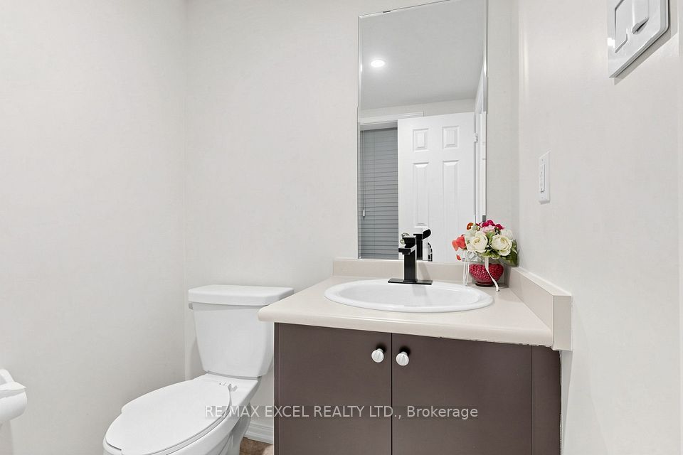 43 Eastern Skies Way, Markham, ON L6E 0N8 18