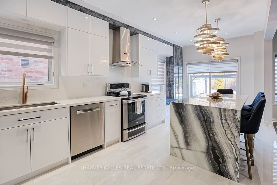 36 Canyon Gate Crescent, Vaughan, ON L6A 0C2 12